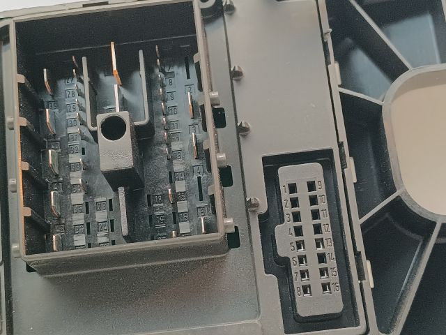 bontott OPEL VECTRA C Biztosítéktábla Utastér