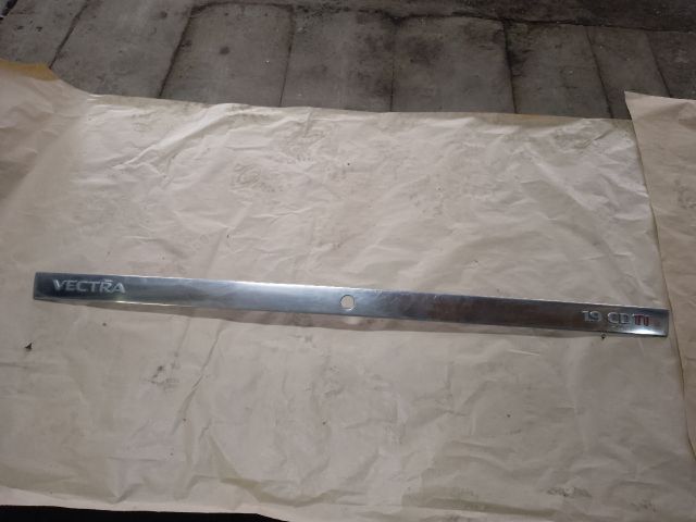 bontott OPEL VECTRA C Csomagtérajtó Díszléc