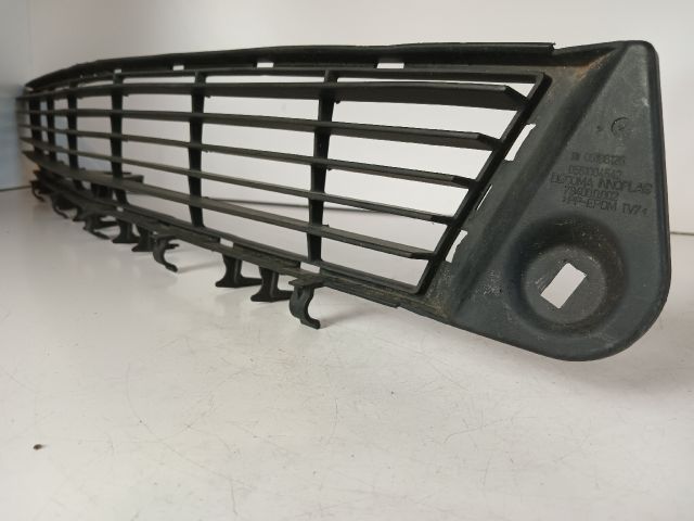 bontott OPEL VECTRA C Első Lökhárító Alsó Középső Díszrács