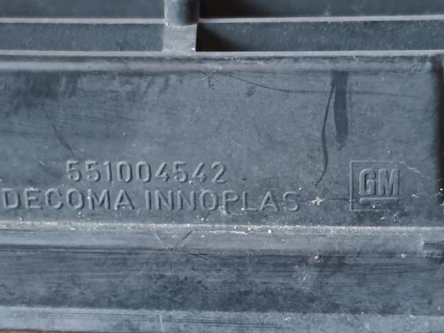 bontott OPEL VECTRA C Első Lökhárító Alsó Középső Díszrács