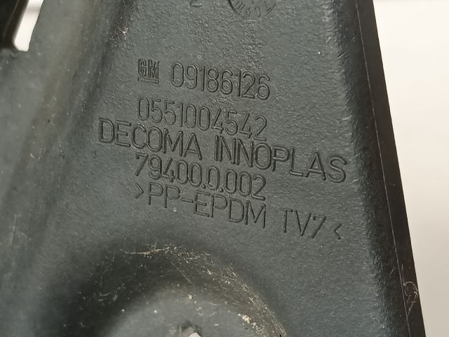 bontott OPEL VECTRA C Első Lökhárító Alsó Középső Díszrács