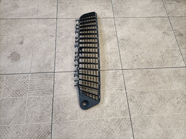 bontott OPEL VECTRA C Első Lökhárító Alsó Középső Díszrács