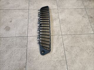 bontott OPEL VECTRA C Első Lökhárító Alsó Középső Díszrács