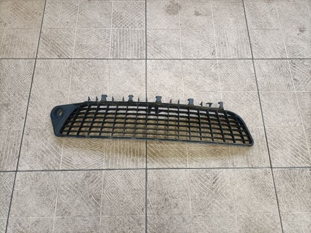 bontott OPEL VECTRA C Első Lökhárító Alsó Középső Díszrács