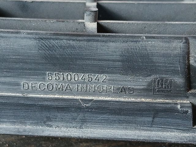 bontott OPEL VECTRA C Első Lökhárító Alsó Középső Díszrács