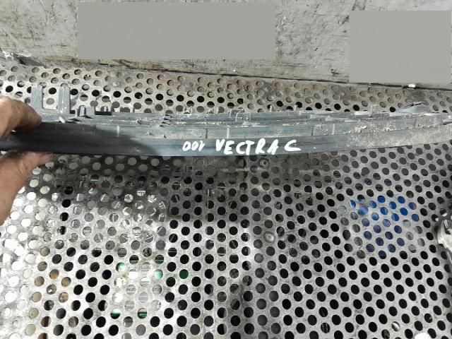 bontott OPEL VECTRA C Első Lökhárító Alsó Középső Díszrács