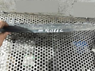 bontott OPEL VECTRA C Első Lökhárító Alsó Középső Díszrács