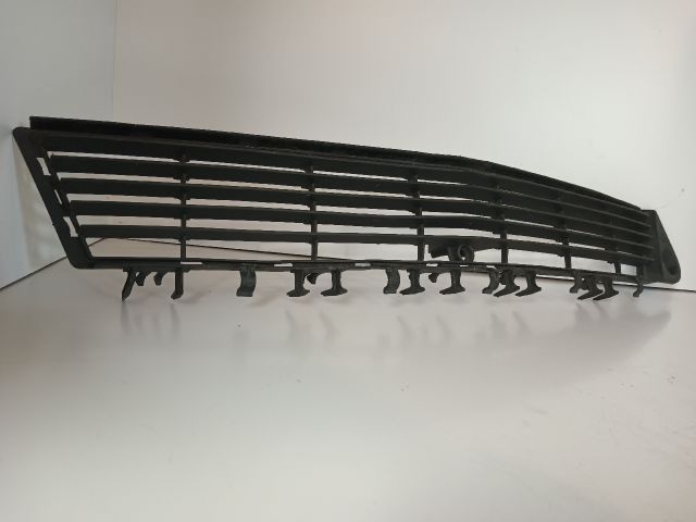 bontott OPEL VECTRA C Első Lökhárító Alsó Középső Díszrács