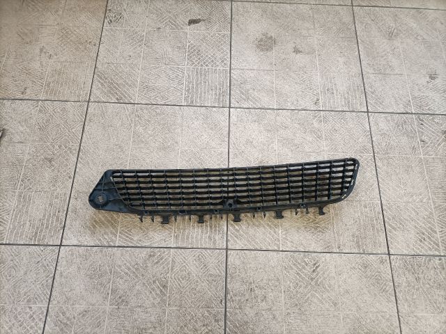 bontott OPEL VECTRA C Első Lökhárító Alsó Középső Díszrács