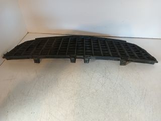 bontott OPEL VECTRA C Első Lökhárító Alsó Középső Díszrács