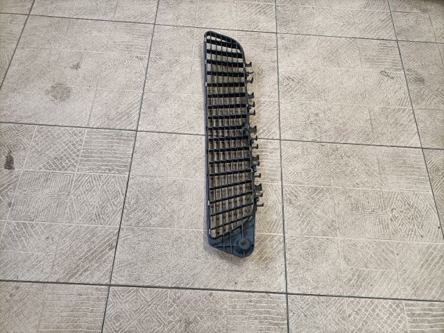 bontott OPEL VECTRA C Első Lökhárító Alsó Középső Díszrács