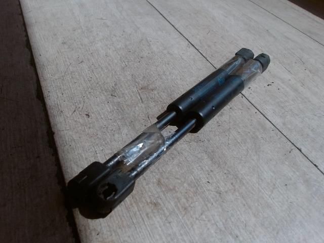 bontott OPEL VECTRA C Gázrugós Kitámasztó Teleszkóp Pár Csomagtérajtó