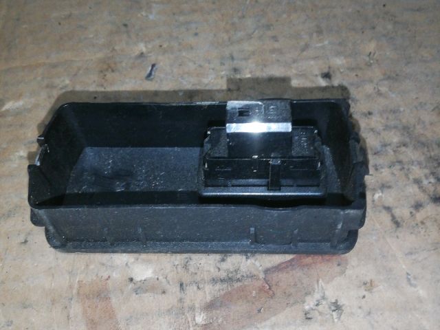 bontott OPEL VECTRA C Jobb első Ablakemelő Kapcsoló