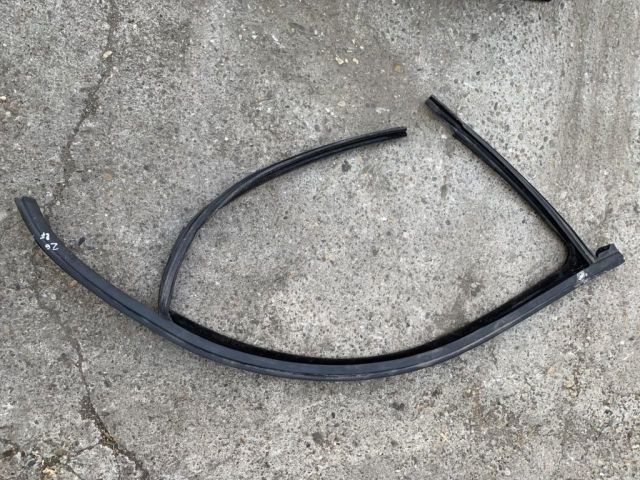 bontott OPEL VECTRA C Jobb első Ablakvezető Gumi