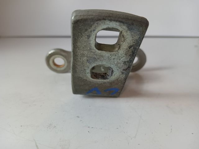 bontott OPEL VECTRA C Jobb első Alsó Zsanér