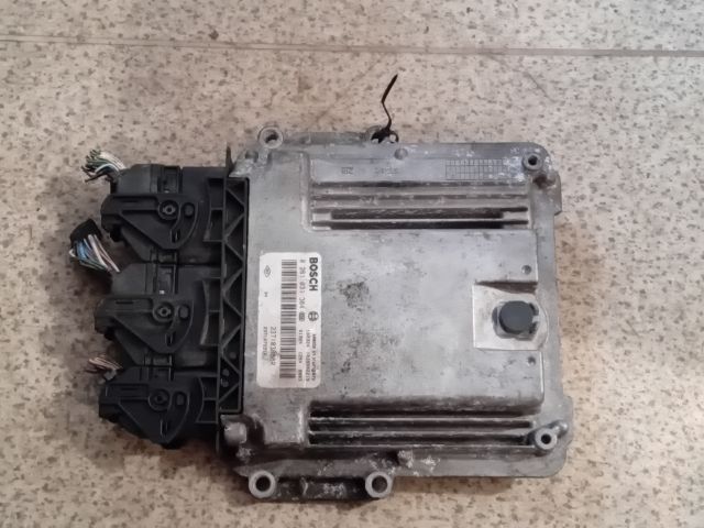 bontott OPEL VIVARO Motorvezérlő