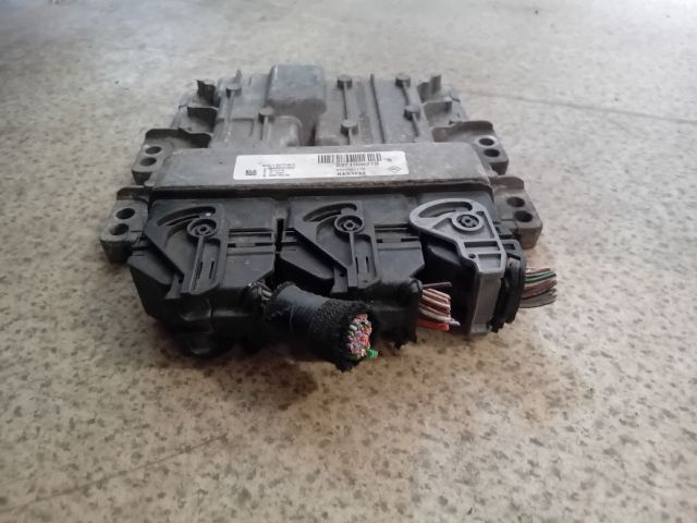 bontott OPEL VIVARO Motorvezérlő