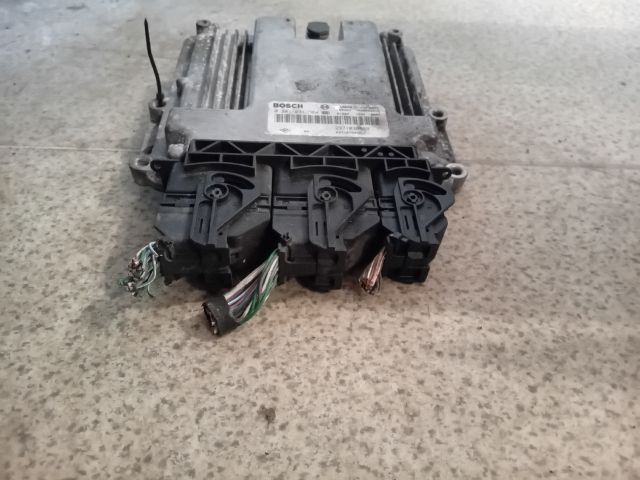 bontott OPEL VIVARO Motorvezérlő