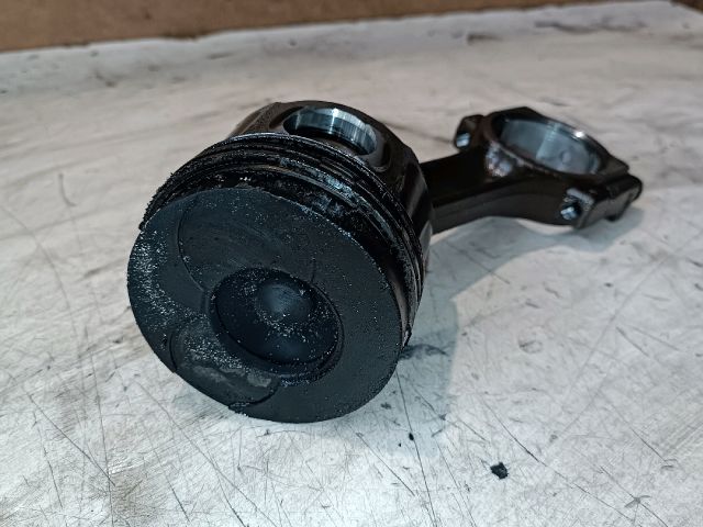 bontott OPEL VIVARO Dugattyú és Hajtókar