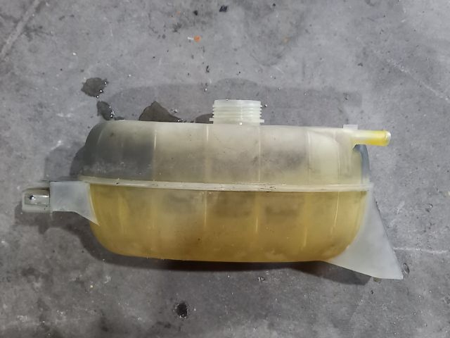 bontott OPEL VIVARO Kiegyenlítő Tartály