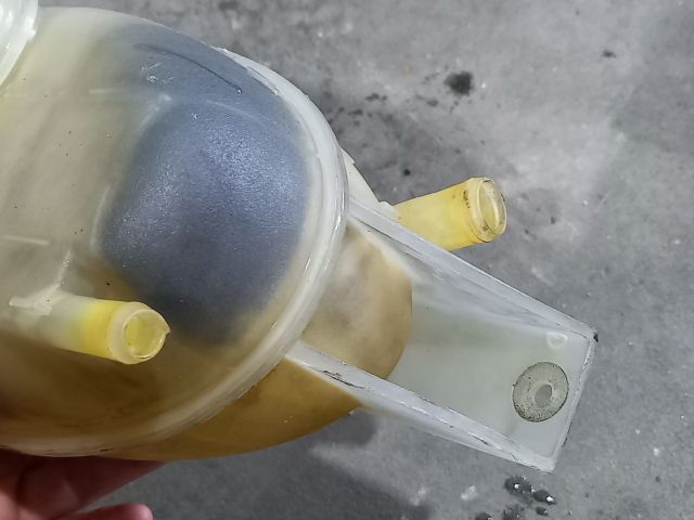 bontott OPEL VIVARO Kiegyenlítő Tartály