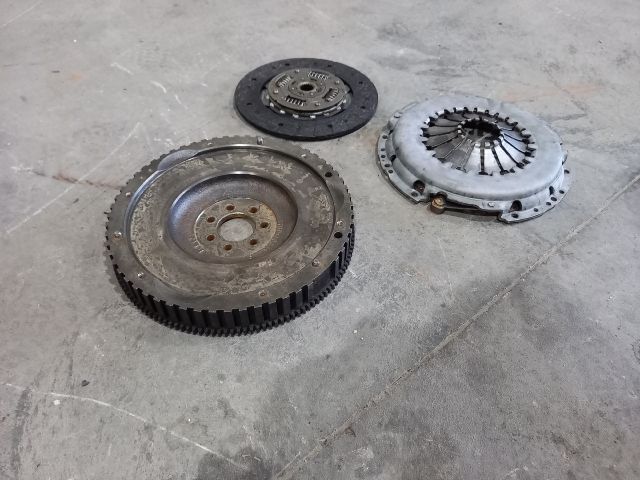 bontott OPEL VIVARO Kuplung Szett Lendkerékkel