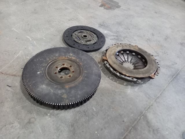 bontott OPEL VIVARO Kuplung Szett Lendkerékkel