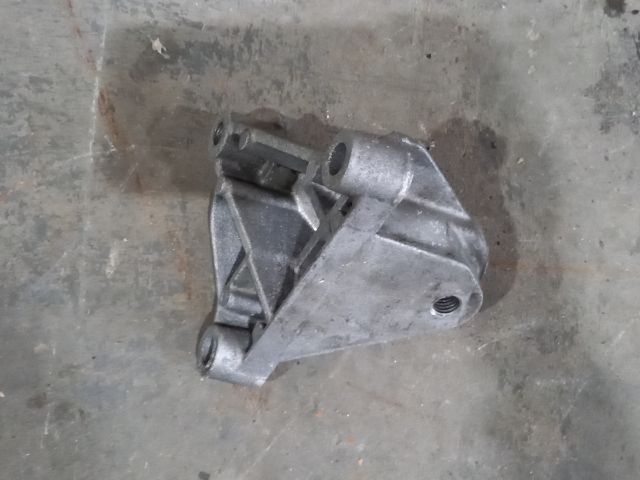 bontott OPEL VIVARO Motor Tartó Bak (Fém)