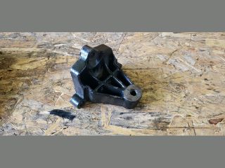 bontott OPEL VIVARO Motor Tartó Bak (Fém)