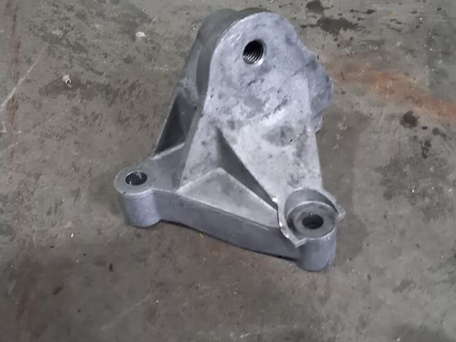 bontott OPEL VIVARO Motor Tartó Bak (Fém)