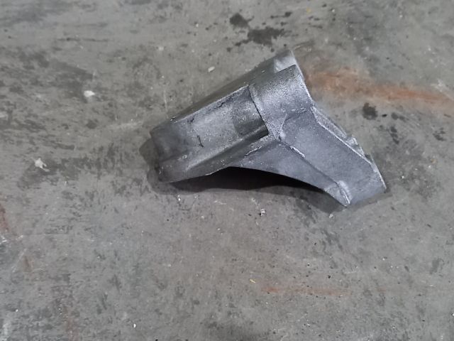 bontott OPEL VIVARO Motor Tartó Bak (Fém)