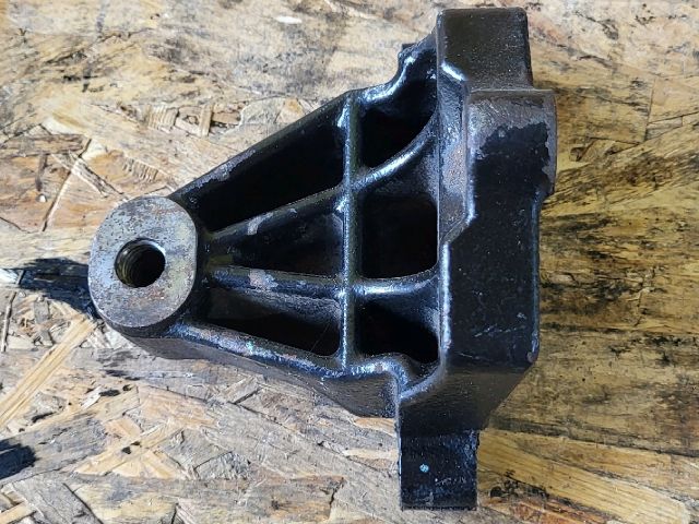 bontott OPEL VIVARO Motor Tartó Bak (Fém)