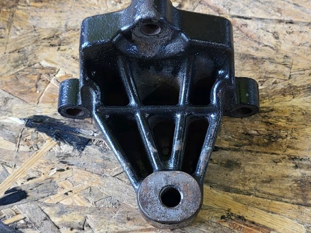 bontott OPEL VIVARO Motor Tartó Bak (Fém)