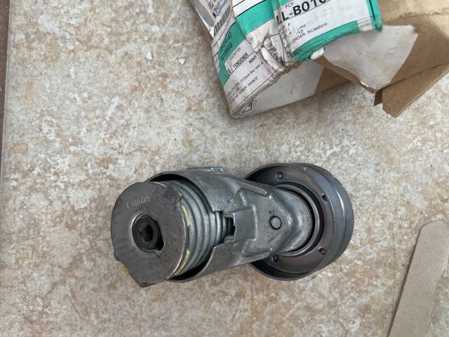 bontott OPEL VIVARO Szíjfeszítő Görgő