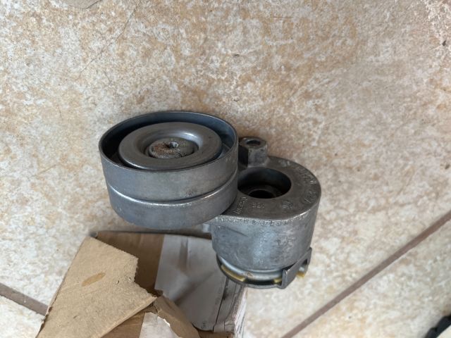 bontott OPEL VIVARO Szíjfeszítő Görgő