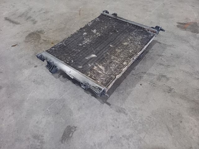 bontott OPEL VIVARO Vízhűtő Radiátor (Nem klímás)