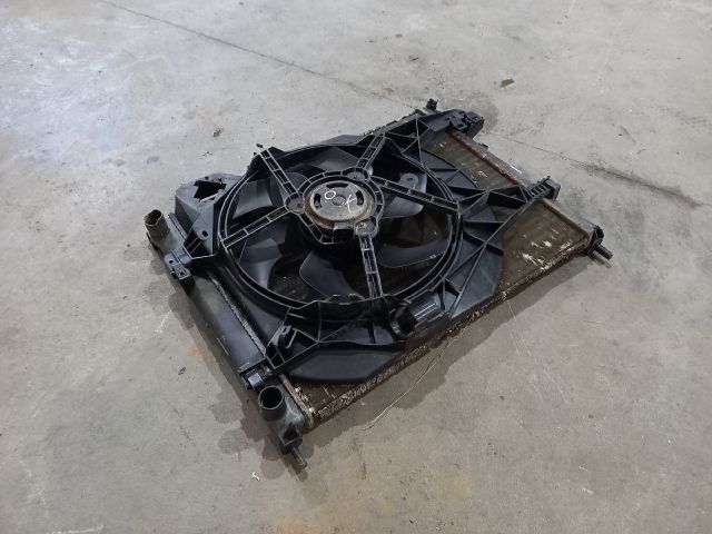 bontott OPEL VIVARO Vízhűtő Radiátor (Nem klímás)