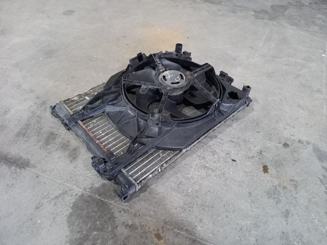 bontott OPEL VIVARO Vízhűtő Radiátor (Nem klímás)