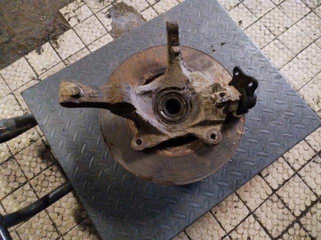 bontott OPEL VIVARO Jobb első Csonkállvány Kerékaggyal