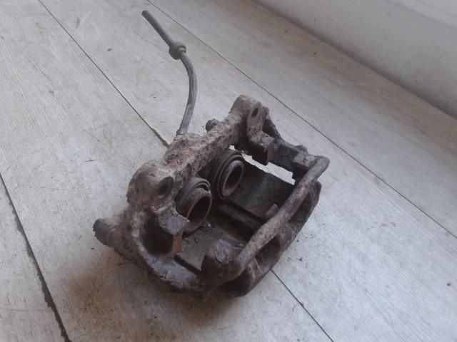 bontott OPEL VIVARO Jobb első Féknyereg Munkahengerrel