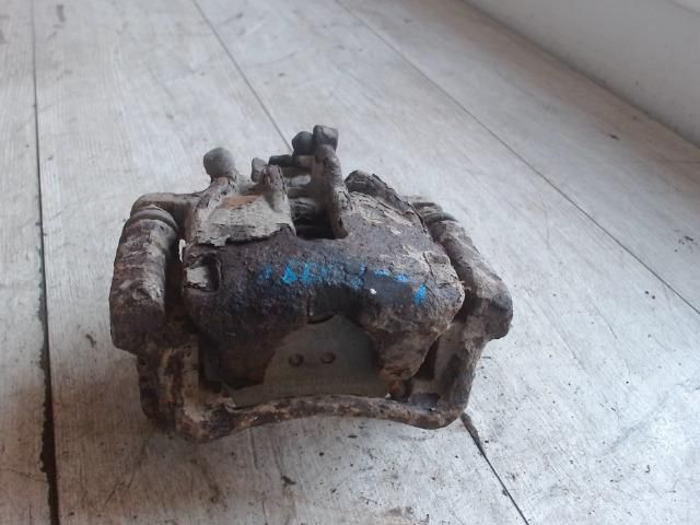 bontott OPEL VIVARO Jobb hátsó Féknyereg Munkahengerrel