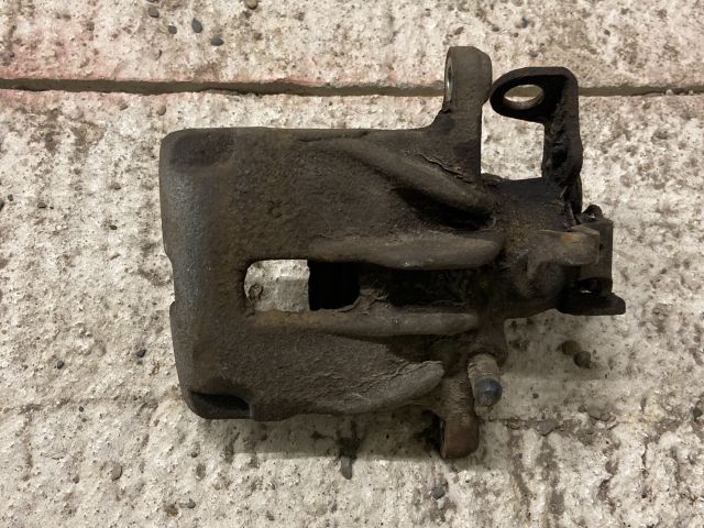 bontott OPEL VIVARO Jobb hátsó Féknyereg Munkahengerrel