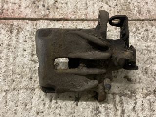 bontott OPEL VIVARO Jobb hátsó Féknyereg Munkahengerrel