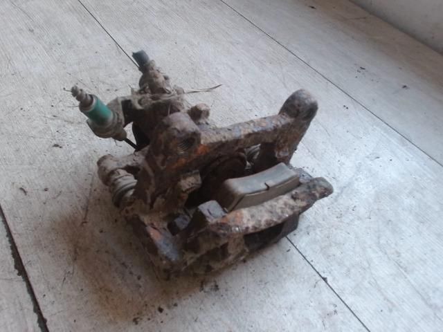 bontott OPEL VIVARO Jobb hátsó Féknyereg Munkahengerrel