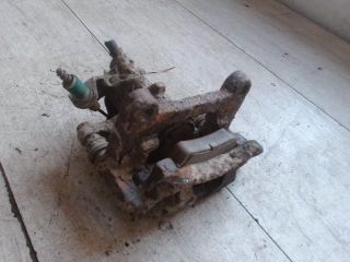 bontott OPEL VIVARO Jobb hátsó Féknyereg Munkahengerrel