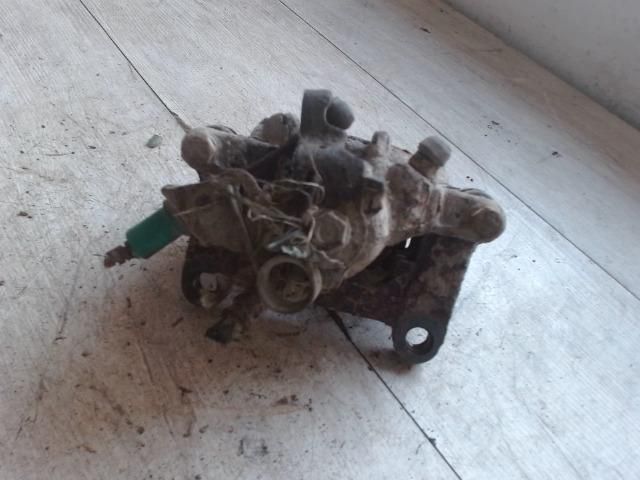 bontott OPEL VIVARO Jobb hátsó Féknyereg Munkahengerrel