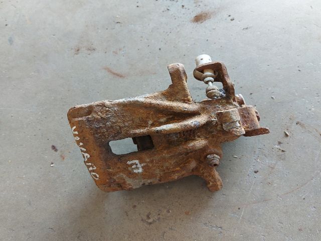 bontott OPEL VIVARO Jobb hátsó Féknyereg Munkahengerrel