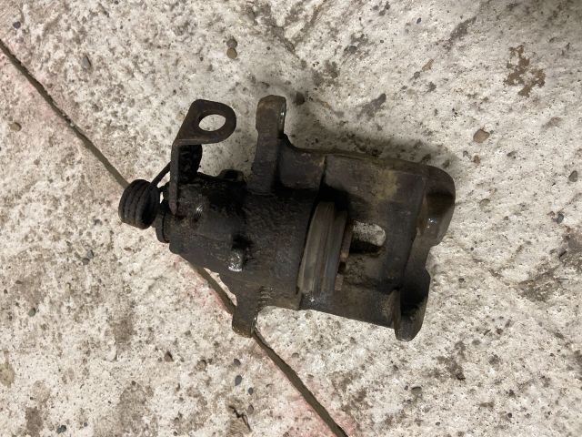 bontott OPEL VIVARO Jobb hátsó Féknyereg Munkahengerrel