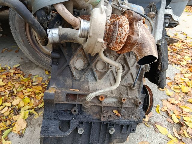 bontott OPEL VIVARO Motor (Fűzött blokk hengerfejjel)