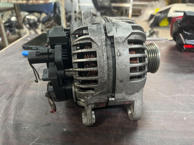 bontott OPEL VIVARO Generátor